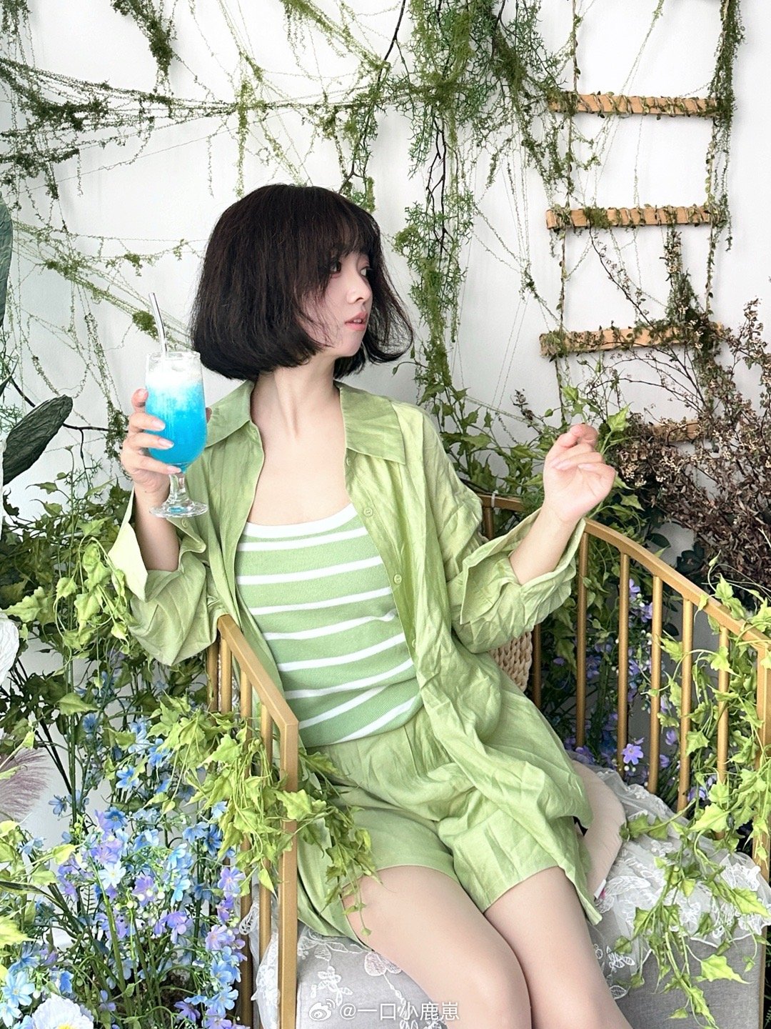 绿意女友的鼓舞人心之旅，自然美景的探索之旅