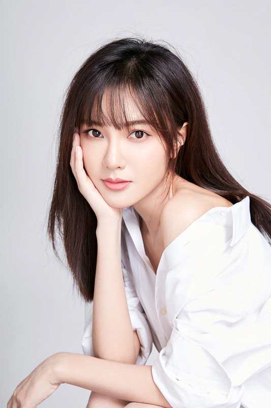 姚曳，演艺之路的璀璨之星