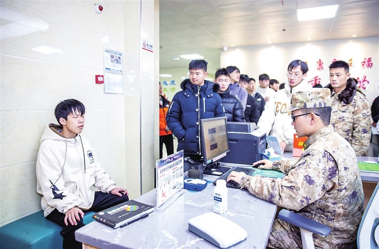征兵体检最新日常趣事概览